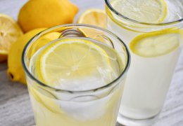 Zitronenwasser für Heilfasten